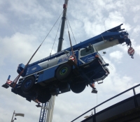 90 ton Faun lifting in the 40 ton Liebherr