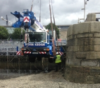 90 ton Faun lifting in the 40 ton Liebherr